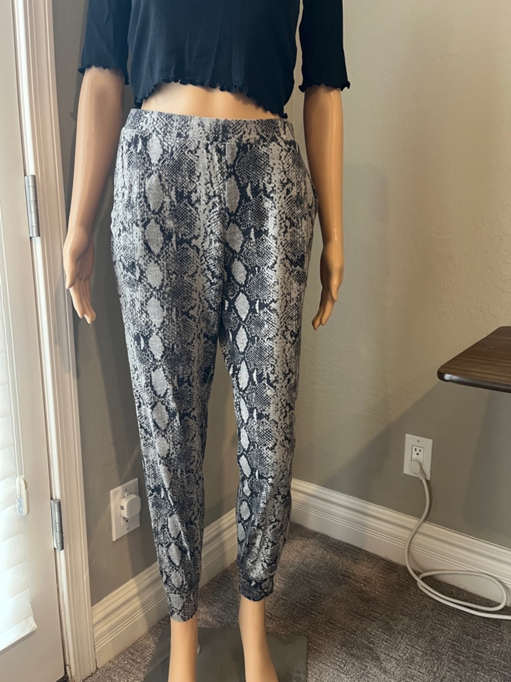 Snake Print Knit Pants XS